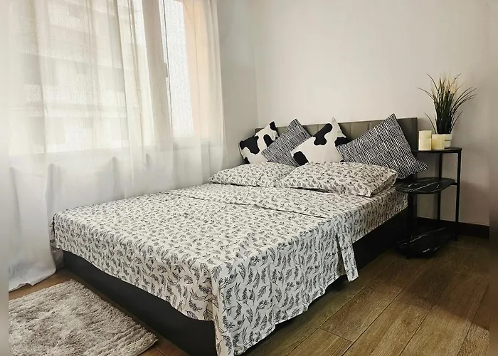 Paseo Unit In Pinas - Sleeps 2 Adults&2 Children * Manila