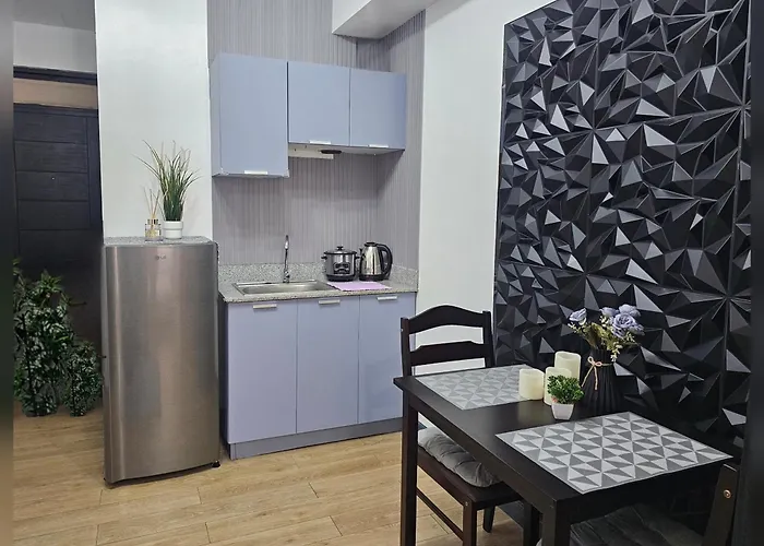 Paseo Unit In Pinas - Sleeps 2 Adults&2 Children Manila