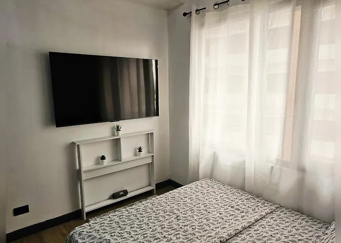 Paseo Unit In Pinas - Sleeps 2 Adults&2 Children Manila